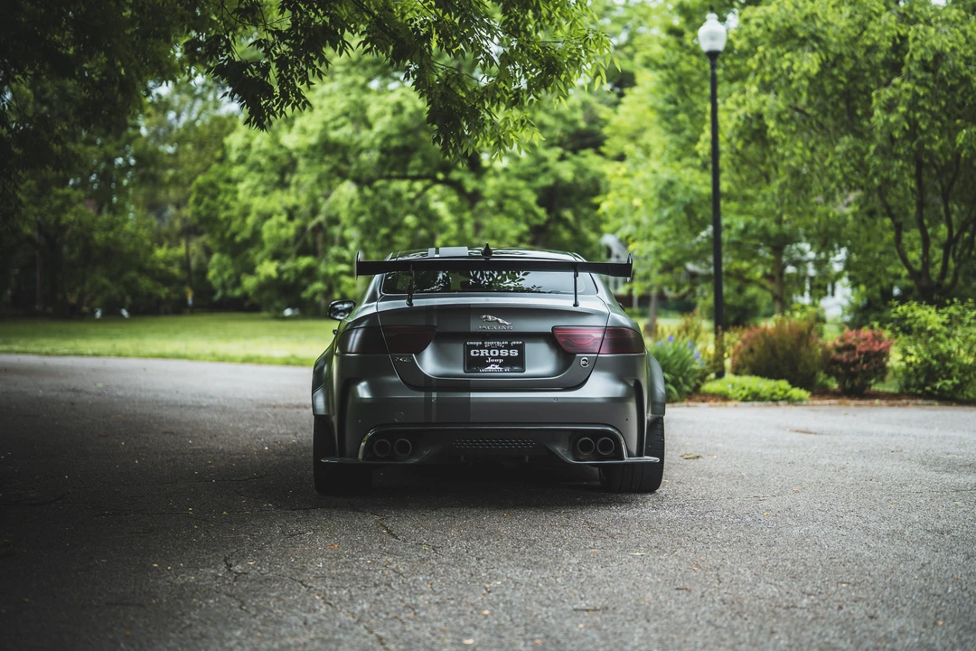 2019 Jaguar XE - Image 9 of 31