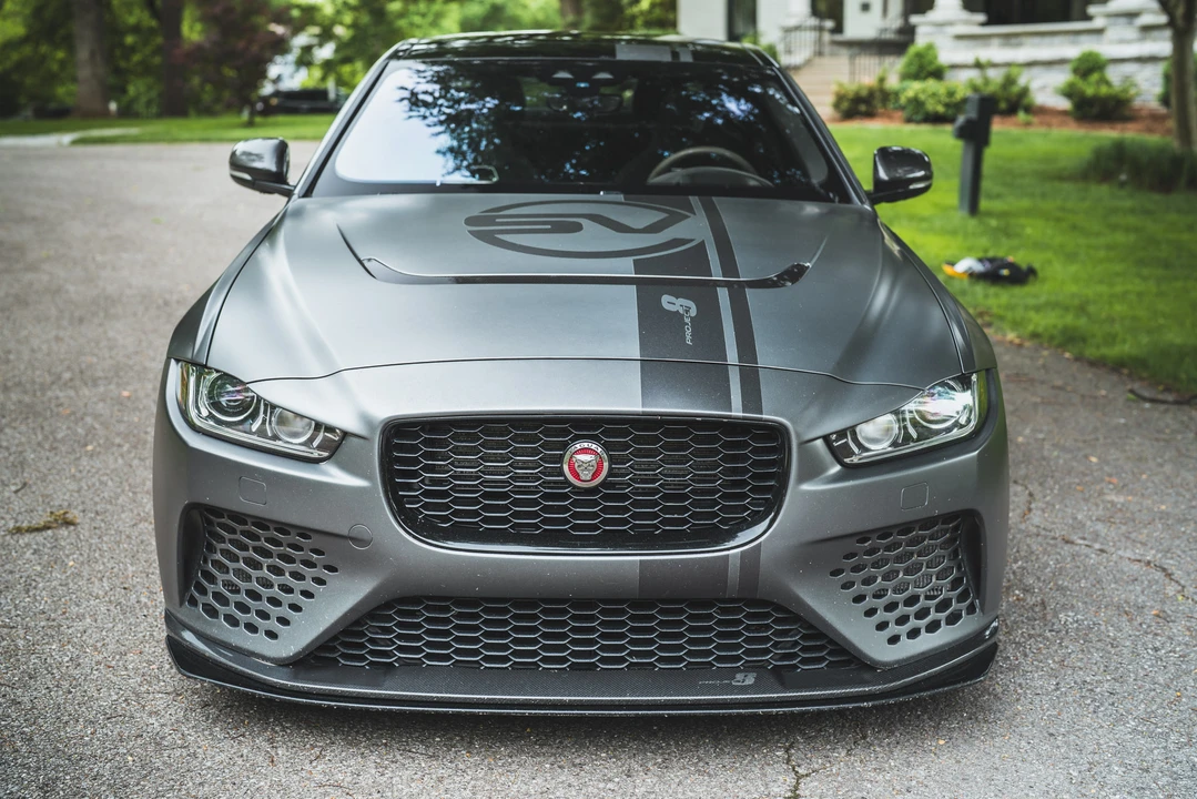 2019 Jaguar XE - Image 2 of 31