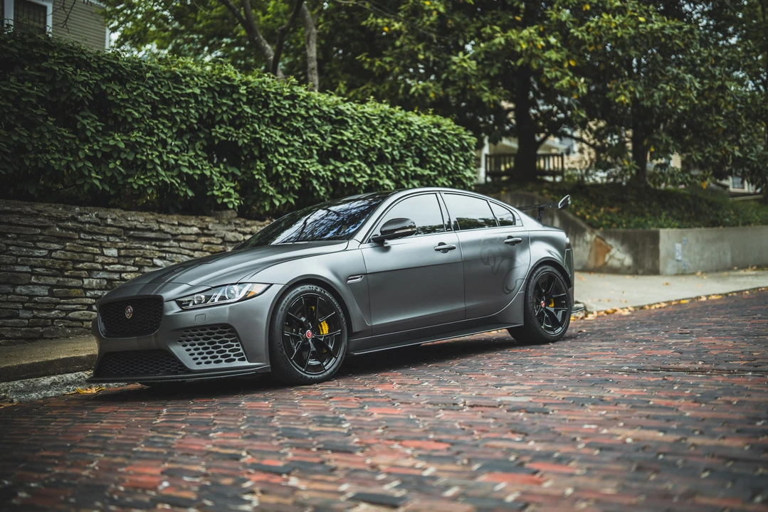 2019 Jaguar XE - Image 13 of 31