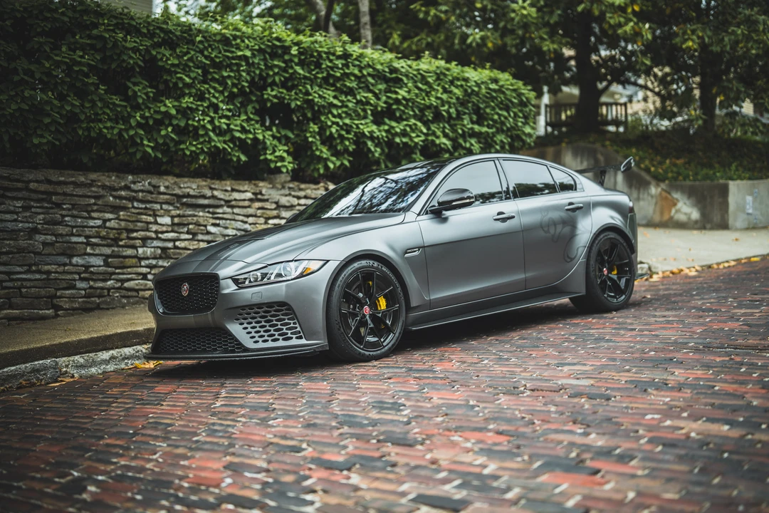 2019 Jaguar XE - Image 14 of 31