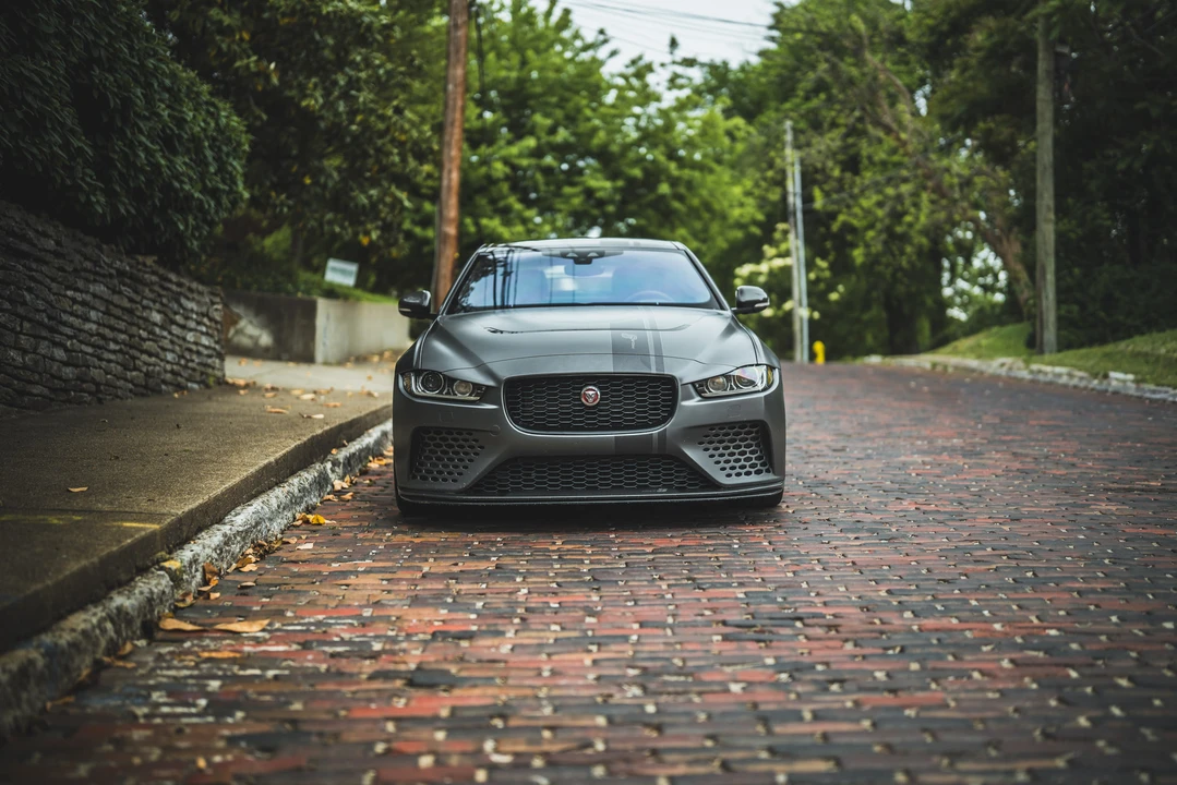 2019 Jaguar XE - Image 18 of 31