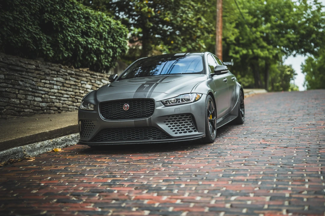 2019 Jaguar XE - Image 16 of 31