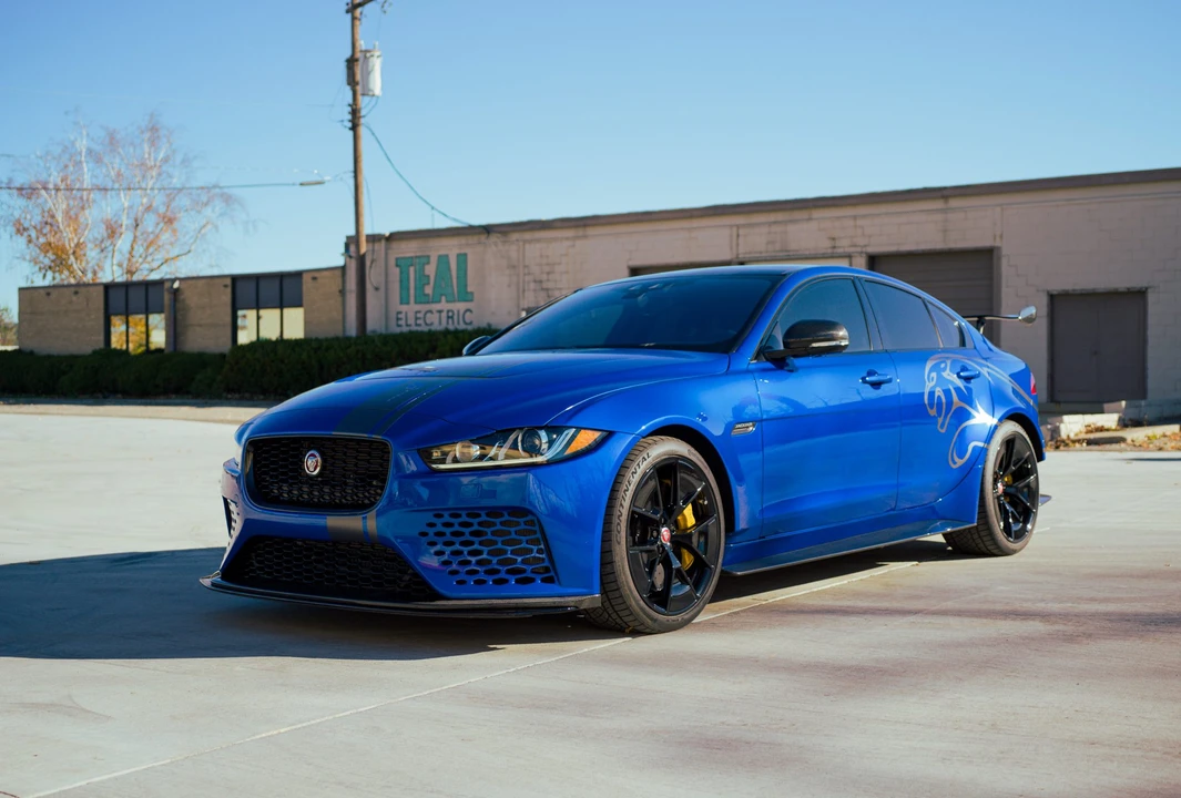 2019 Jaguar XE - Image 25 of 31