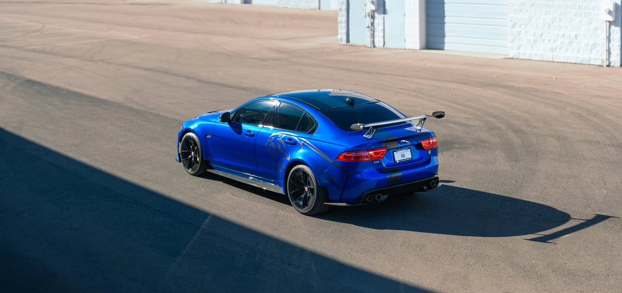 2019 Jaguar XE - Image 29 of 31