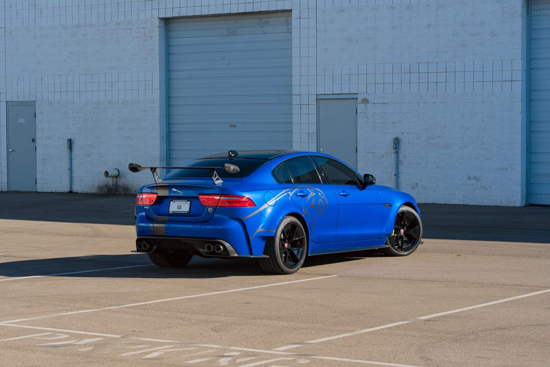 2019 Jaguar XE - Image 4 of 31