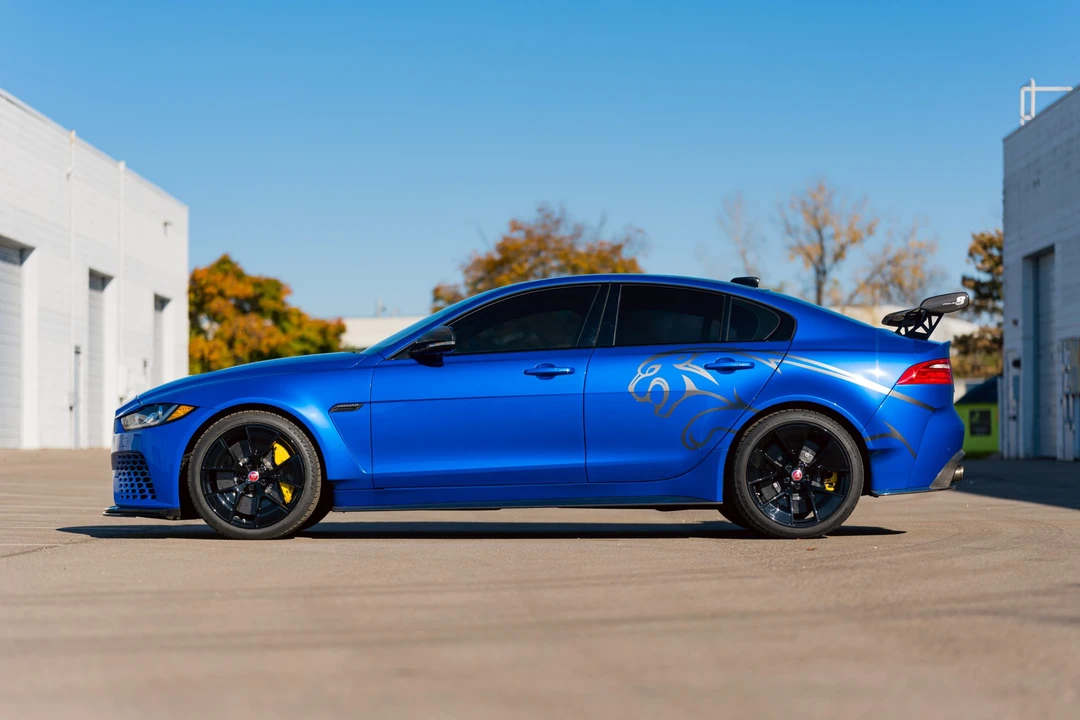 2019 Jaguar XE - Image 7 of 31