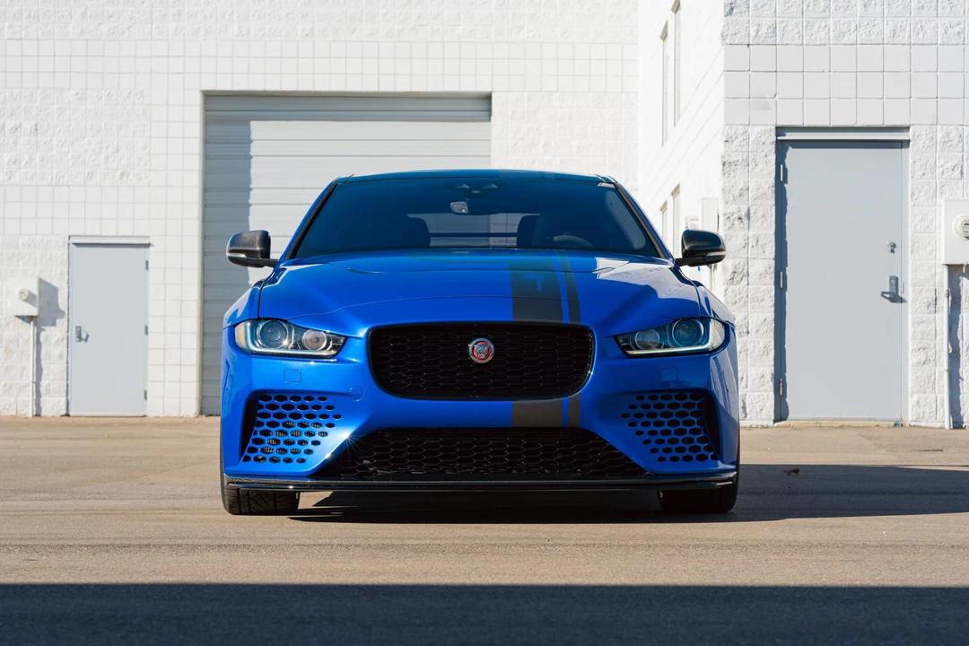 2019 Jaguar XE - Image 9 of 31