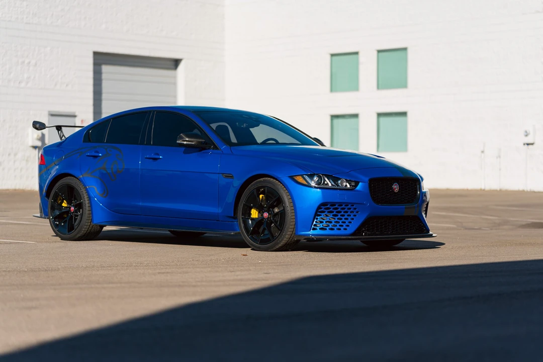2019 Jaguar XE - Image 11 of 31