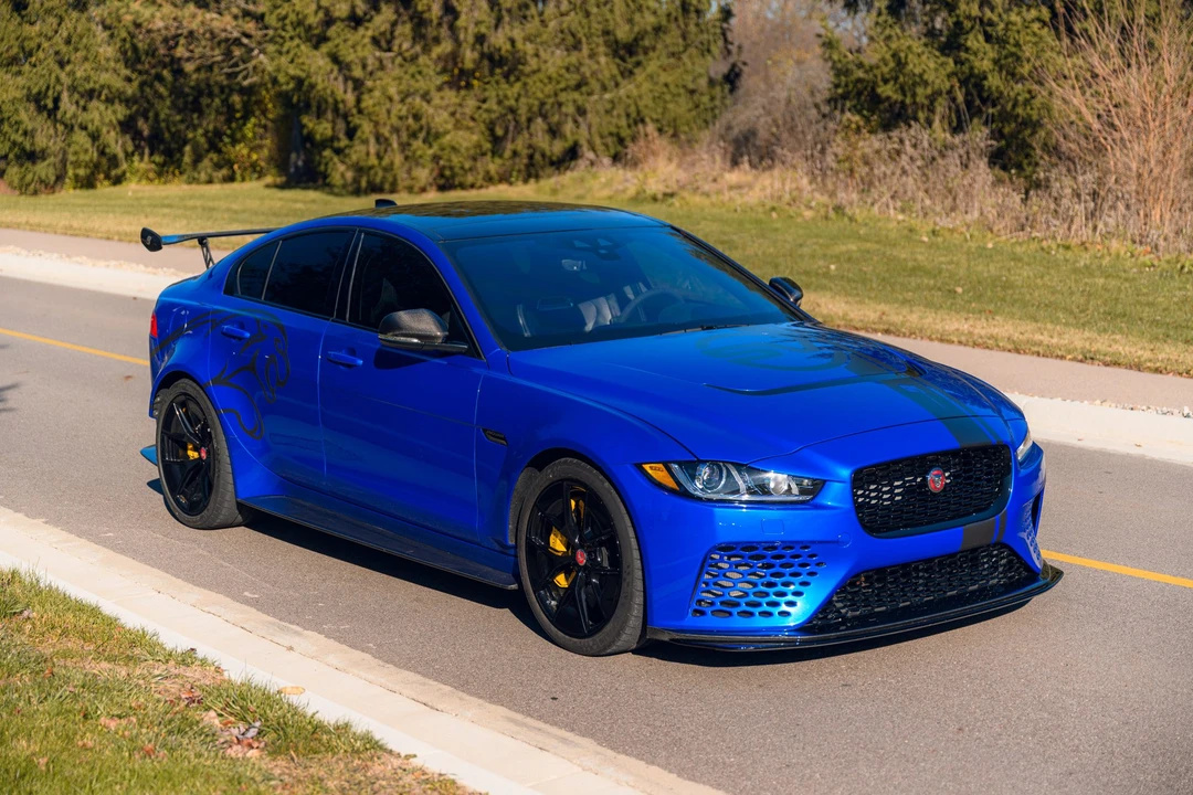 2019 Jaguar XE - Image 14 of 31