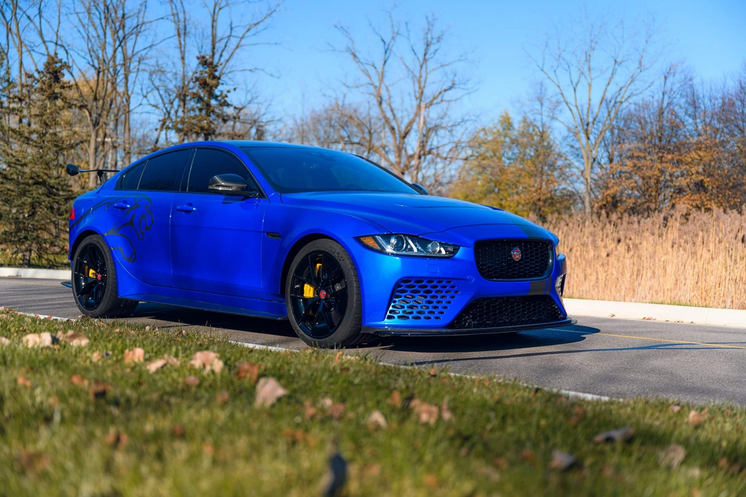 2019 Jaguar XE - Image 15 of 31