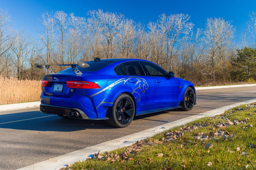2019 Jaguar XE - Image 16 of 31