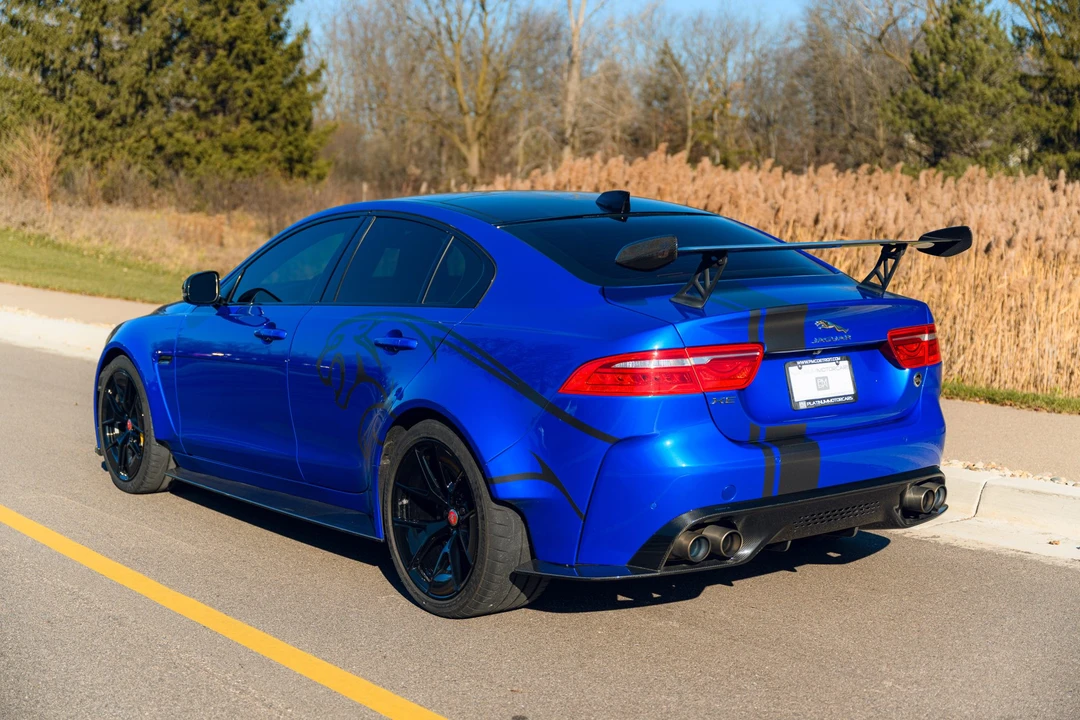 2019 Jaguar XE - Image 17 of 31