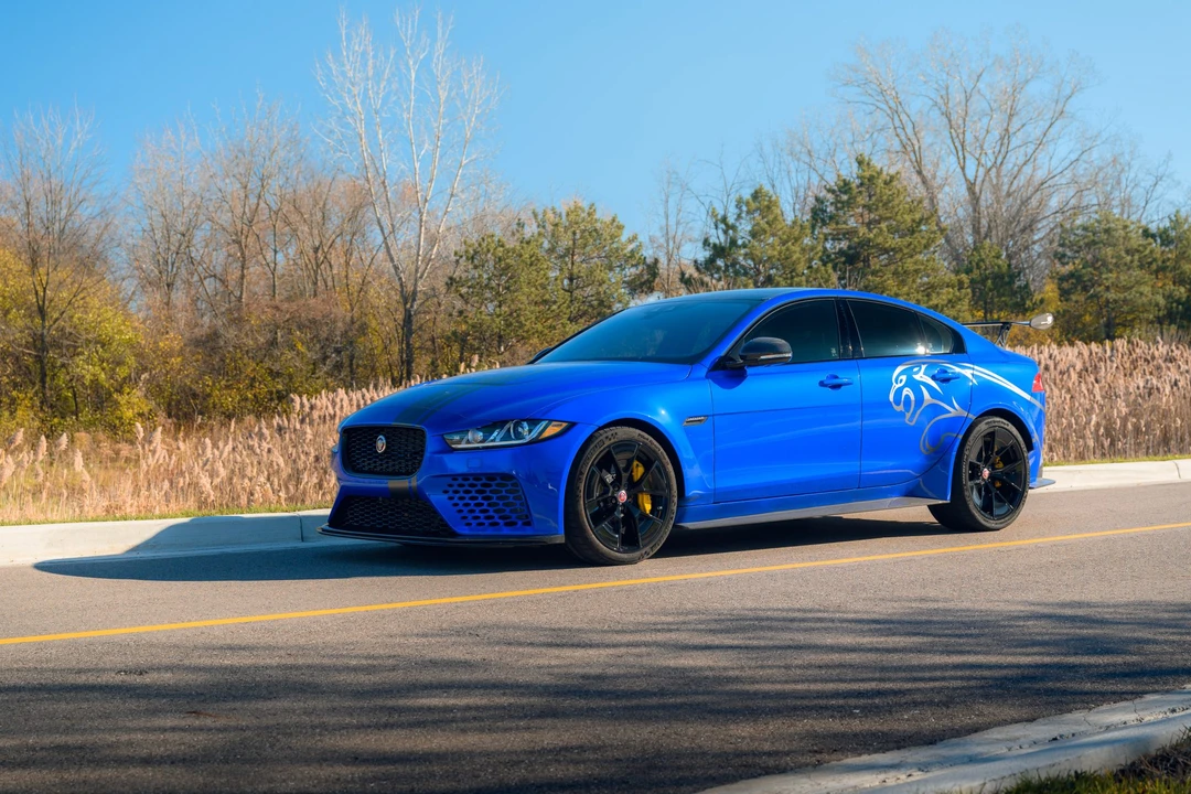 2019 Jaguar XE - Image 19 of 31