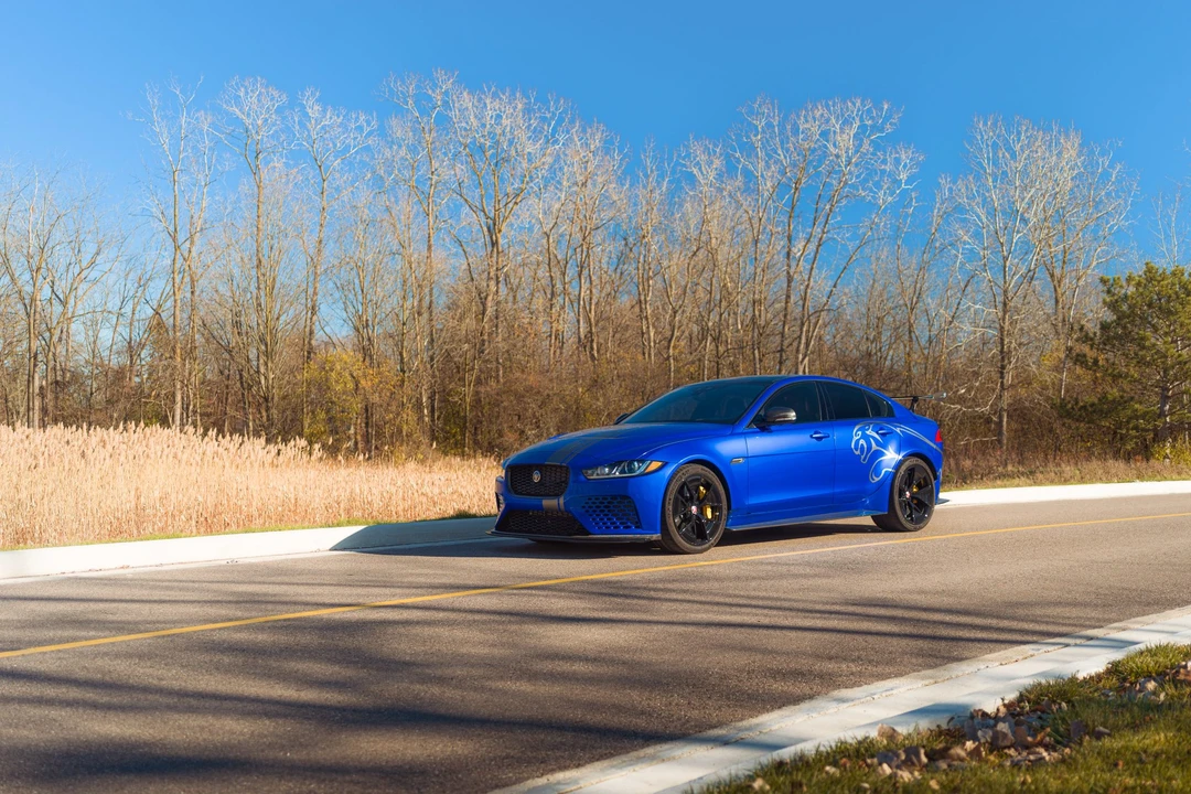 2019 Jaguar XE - Image 23 of 31