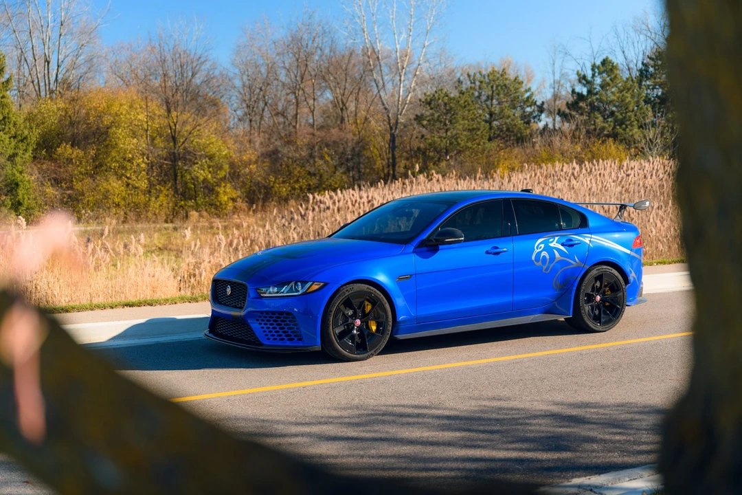 2019 Jaguar XE - Image 24 of 31