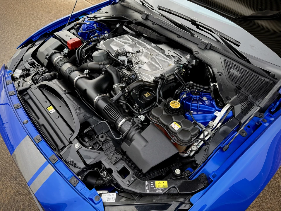 2019 Jaguar XE - Image 7 of 8