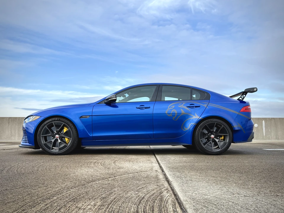 2019 Jaguar XE - Image 3 of 8