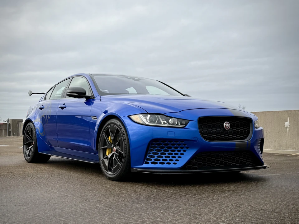 2019 Jaguar XE - Image 2 of 8