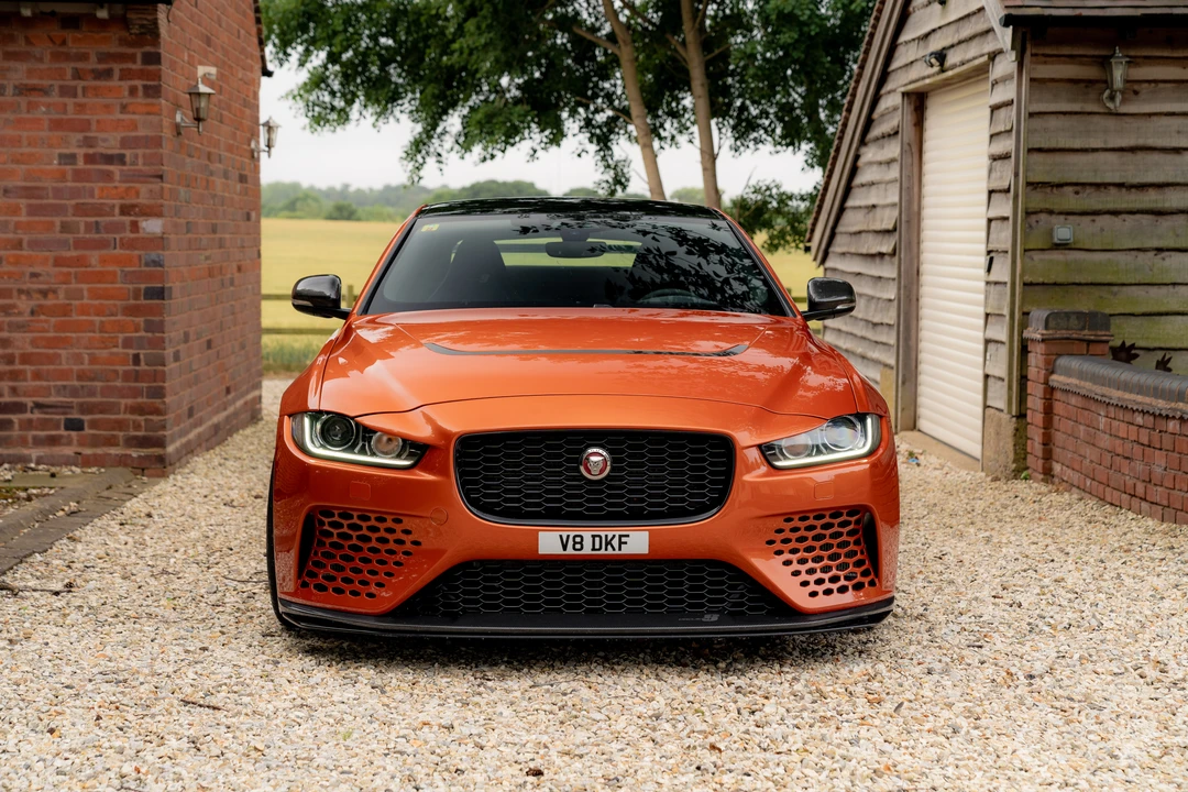 2019 Jaguar XE - Image 2 of 31
