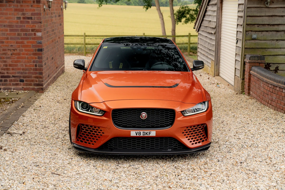 2019 Jaguar XE - Image 10 of 31