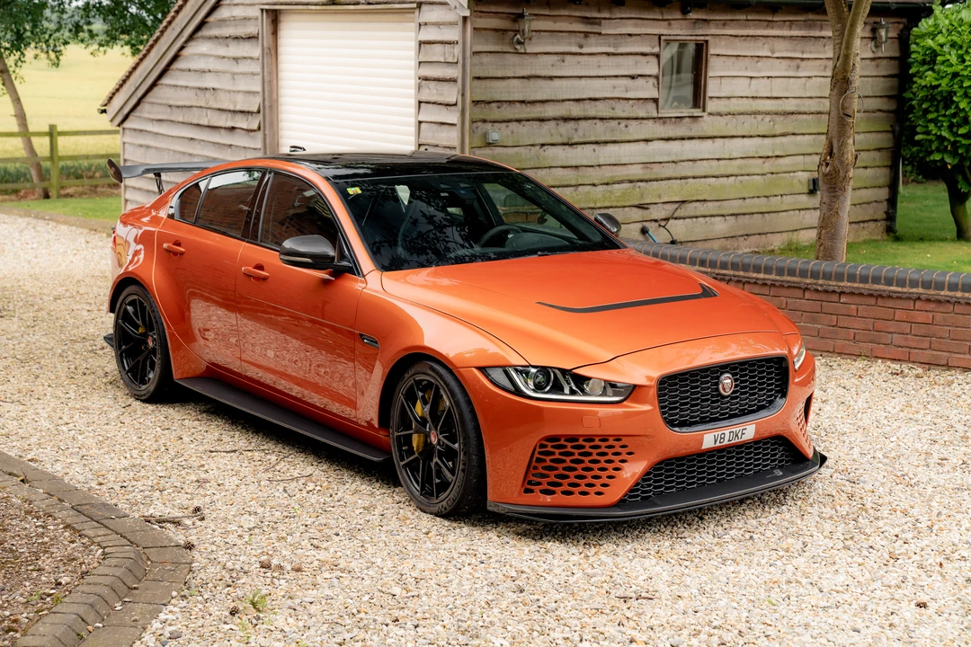 2019 Jaguar XE - Image 3 of 31