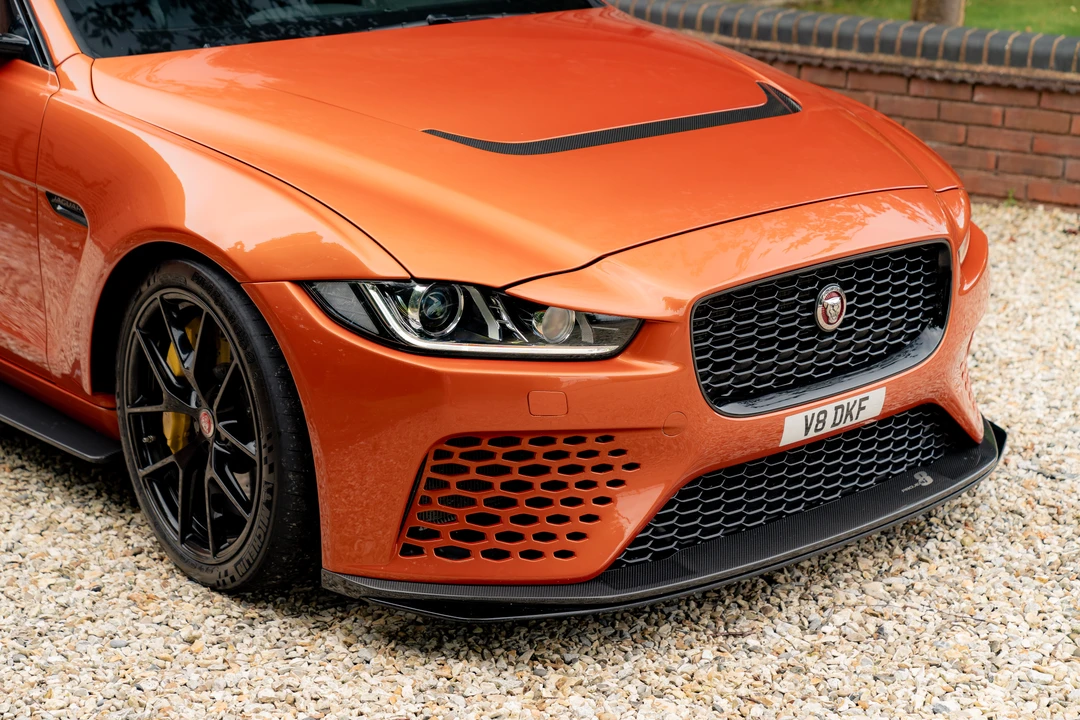 2019 Jaguar XE - Image 11 of 31