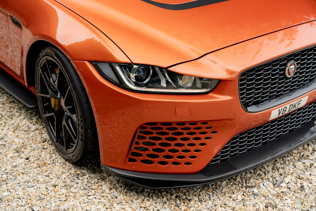 2019 Jaguar XE - Image 12 of 31