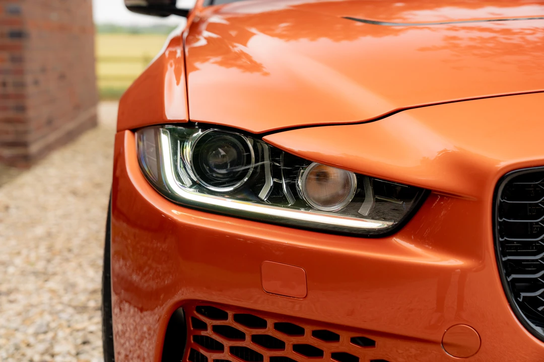 2019 Jaguar XE - Image 15 of 31