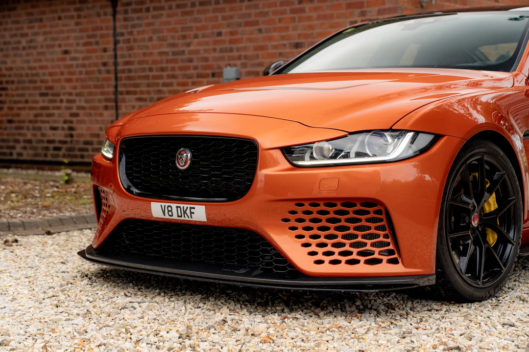 2019 Jaguar XE - Image 25 of 31