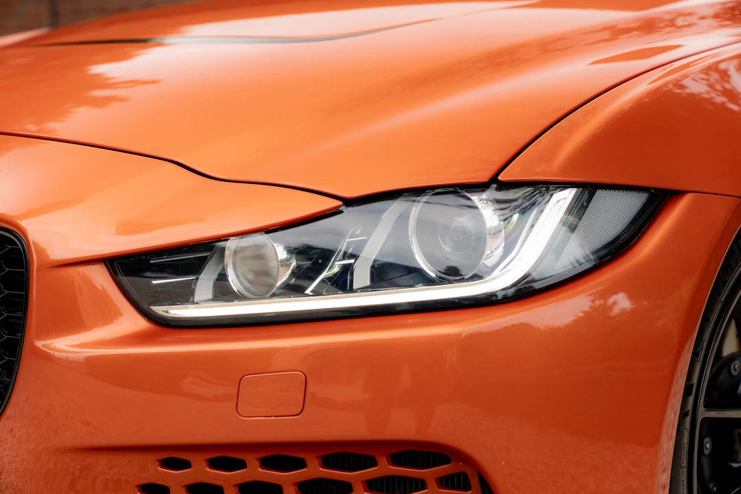 2019 Jaguar XE - Image 19 of 31