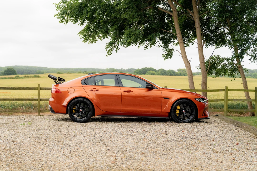 2019 Jaguar XE - Image 4 of 31