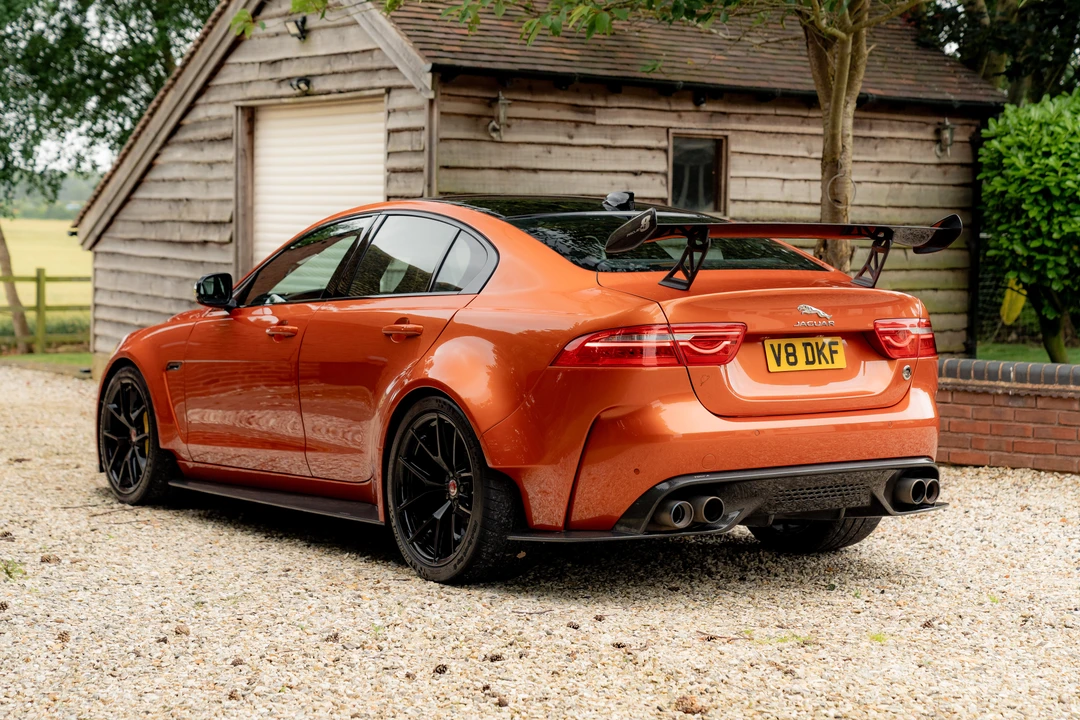 2019 Jaguar XE - Image 7 of 31