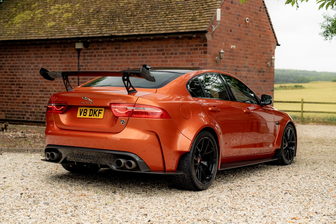 2019 Jaguar XE - Image 5 of 31