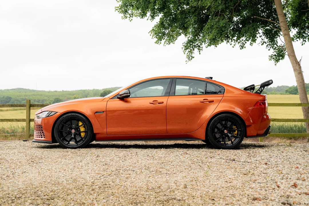 2019 Jaguar XE - Image 8 of 31