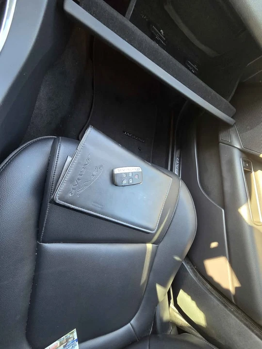 2019 Jaguar XE - Image 14 of 20
