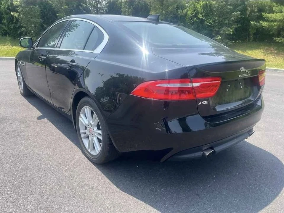 2019 Jaguar XE - Image 7 of 20