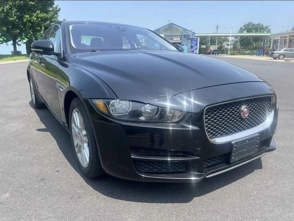 2019 Jaguar XE - Image 4 of 20