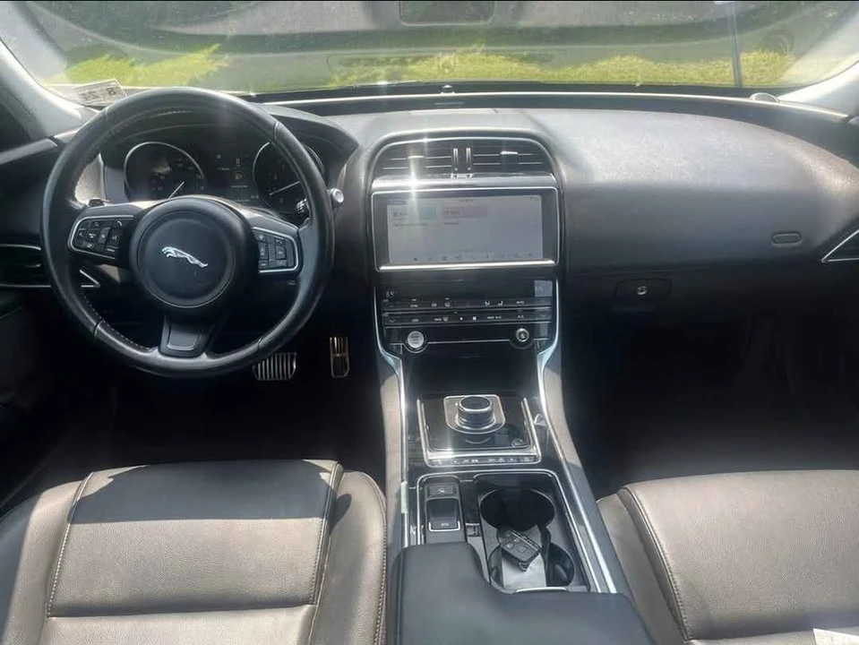 2019 Jaguar XE - Image 2 of 20