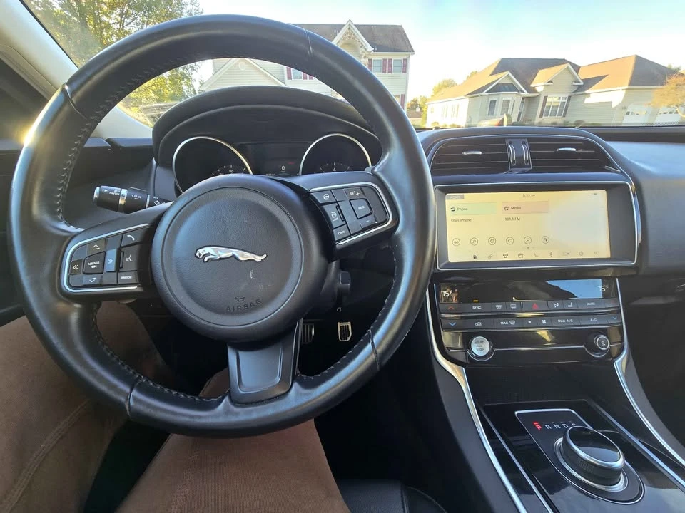 2019 Jaguar XE - Image 18 of 20