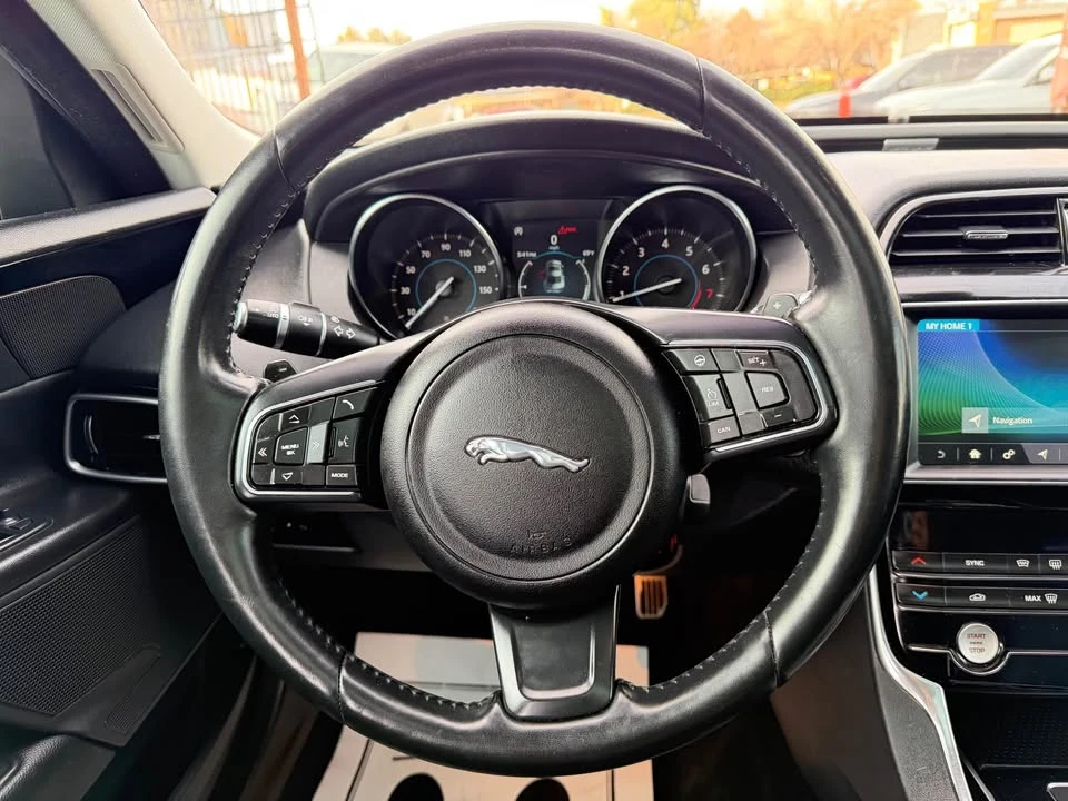 2019 Jaguar XE - Image 17 of 20