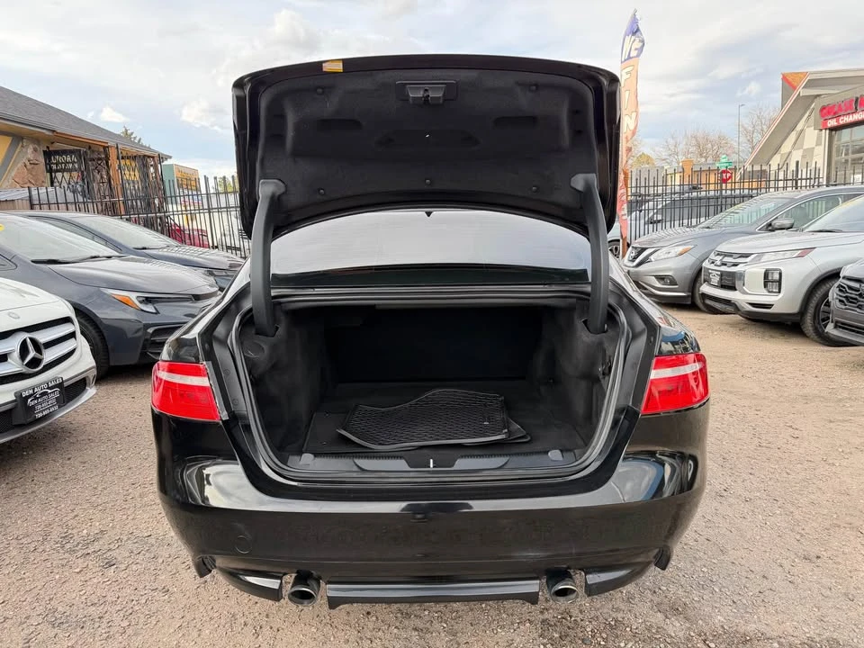 2019 Jaguar XE - Image 9 of 20