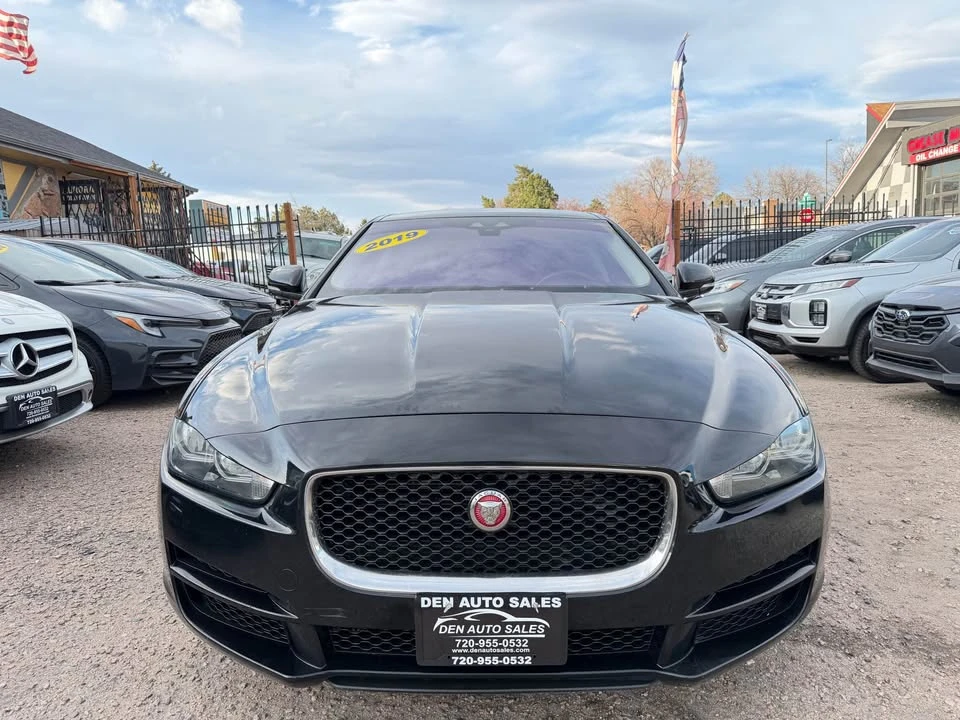 2019 Jaguar XE - Image 2 of 20