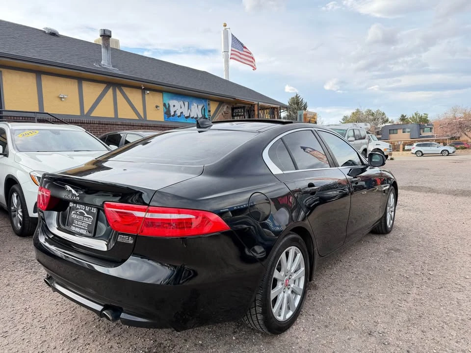 2019 Jaguar XE - Image 5 of 20