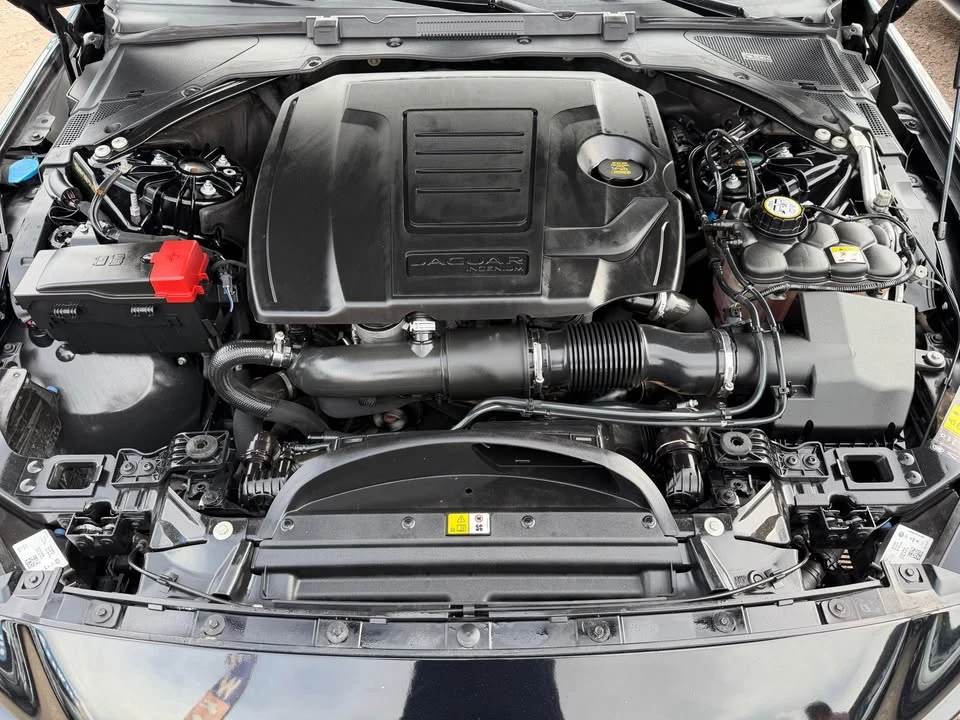 2019 Jaguar XE - Image 3 of 20
