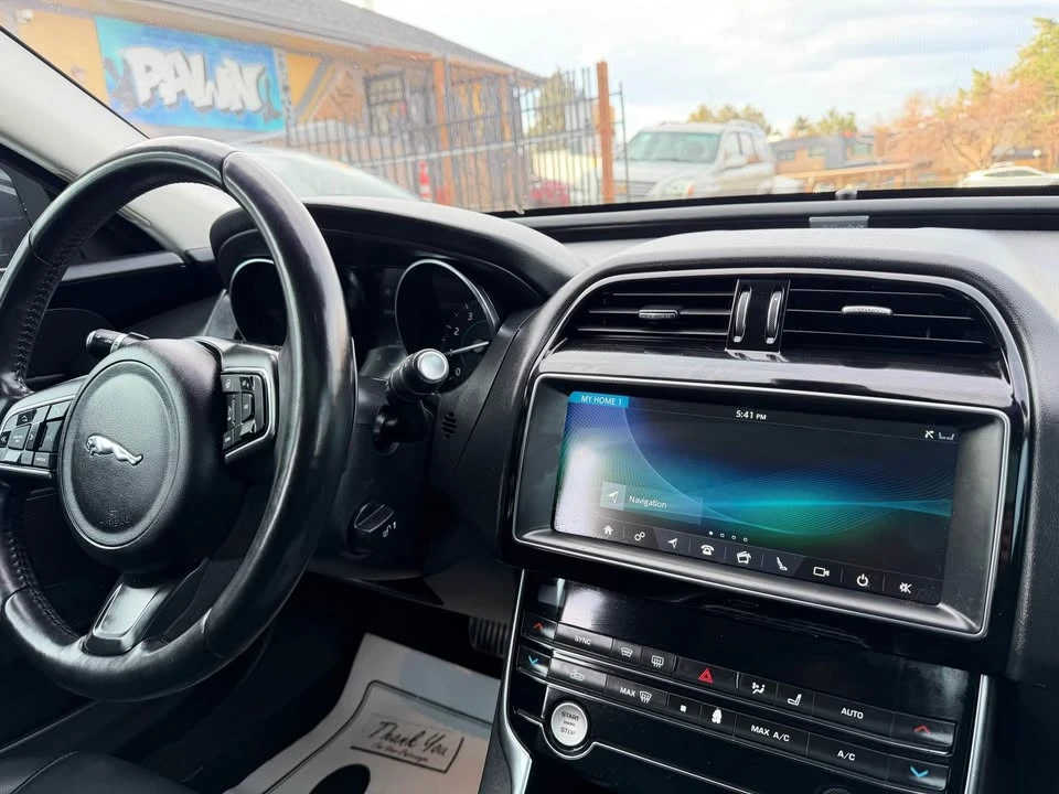 2019 Jaguar XE - Image 15 of 20