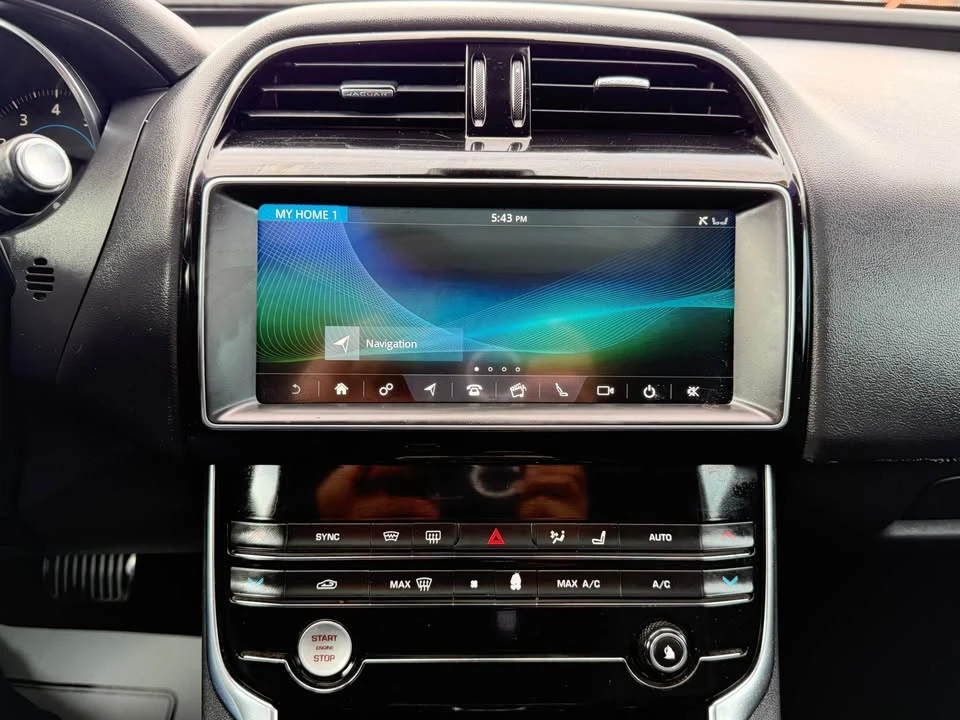 2019 Jaguar XE - Image 18 of 20