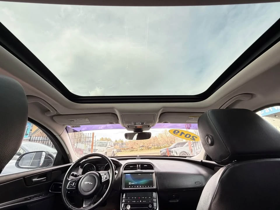 2019 Jaguar XE - Image 13 of 20