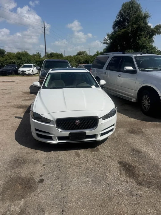 2019 Jaguar XE - Image 3 of 5