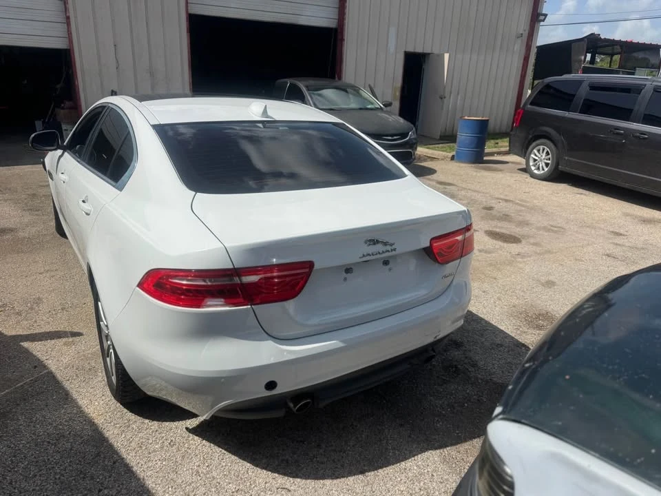 2019 Jaguar XE - Image 5 of 5