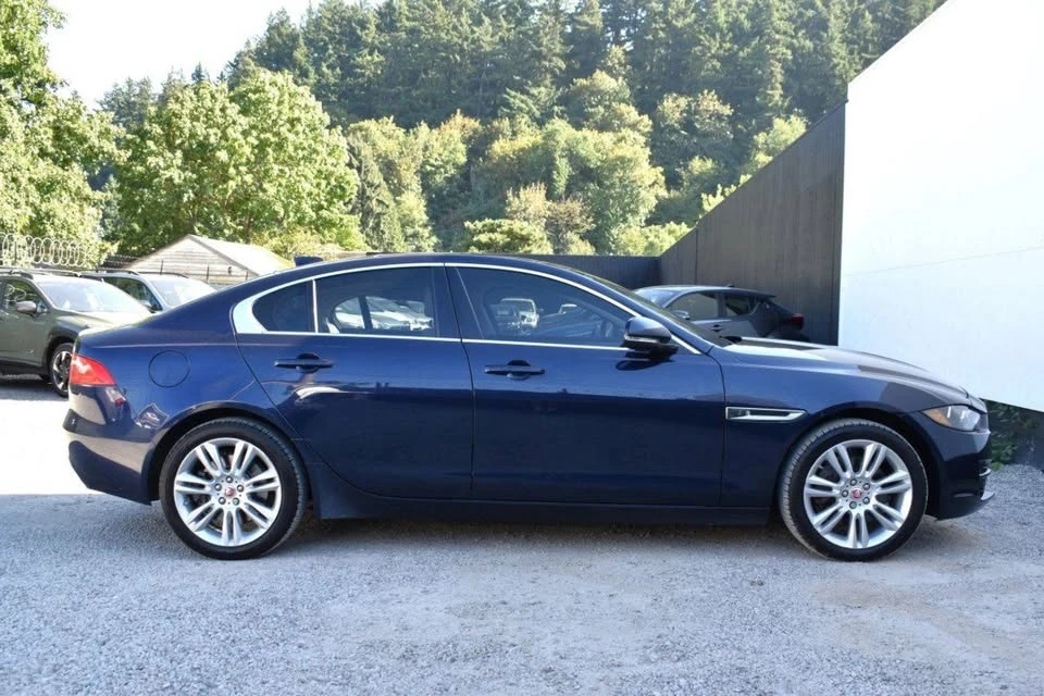 2019 Jaguar XE - Image 6 of 18